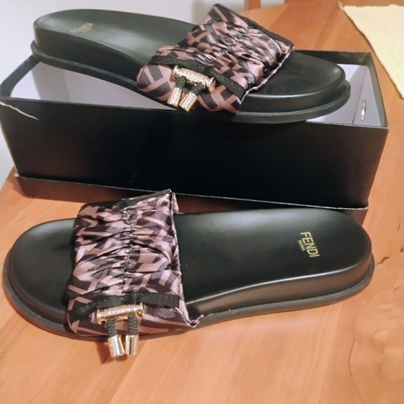 Fendi Women's Black and Brown Slide Sandals - Picture 1 of 5